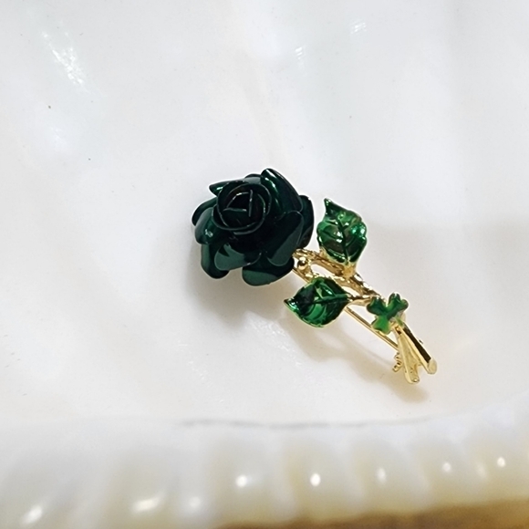 Emerald Green 3D goldtone metal Rose Brooch pin clover Irish St. Patrick's Day - Picture 6 of 8
